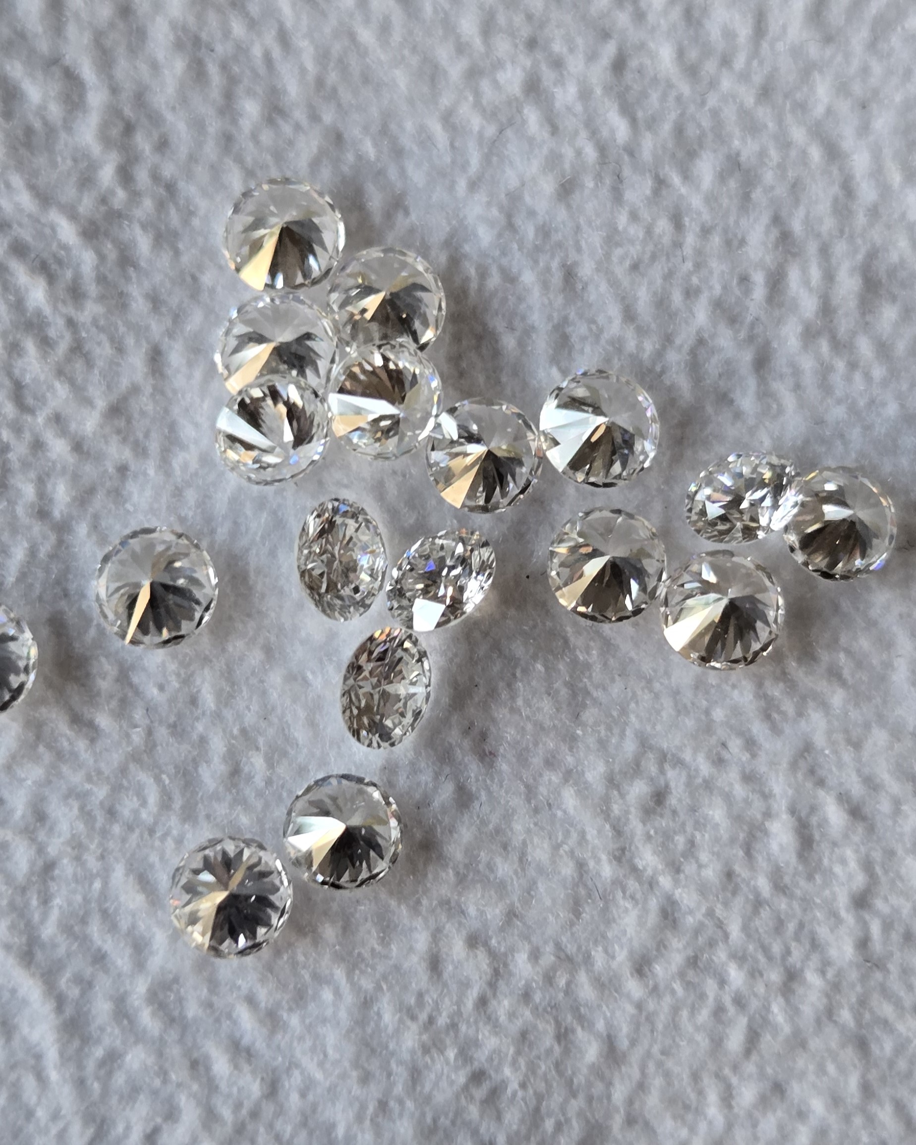 Fourteen Pointer Round Brilliant Cut Loose Diamond Studio View 1